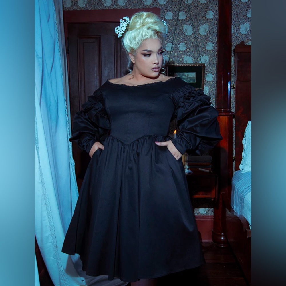 La Femme En Noir — L NWT Nosferatu Ellen Dress